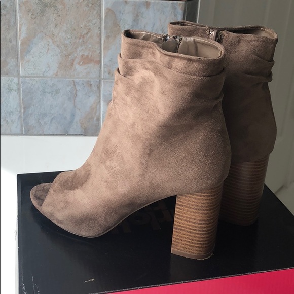 Charlotte Russe Stacked Heels - Picture 3 of 8